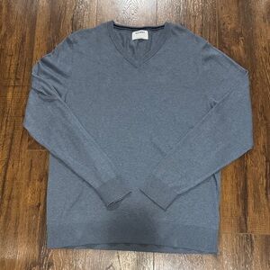 Old Navy Men's Blue V-Neck Sweater